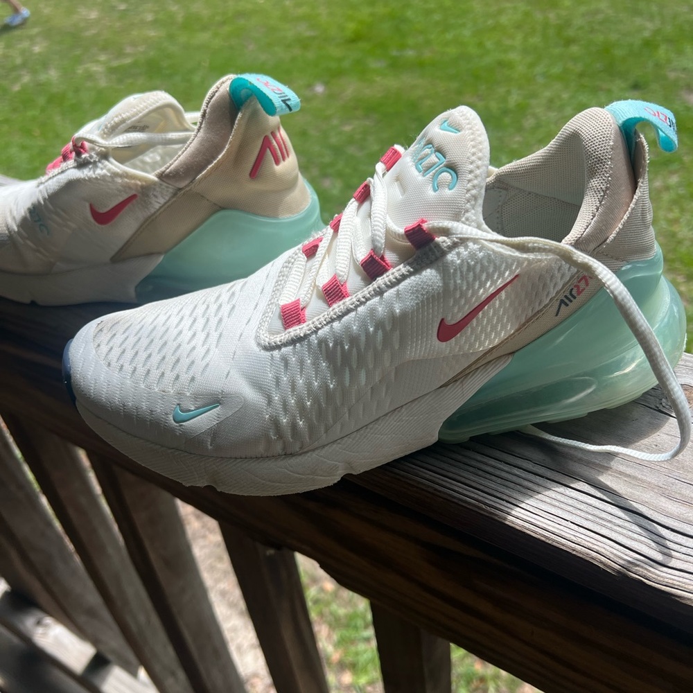 Women’s Nike air max 270 Sail Copa size9